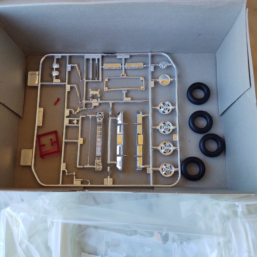 1966 SUPER SPORT CHEVELLE 1/25 MODEL KIT 1998 LINDBERG SCALE MODEL 72181 - Picture 6 of 10